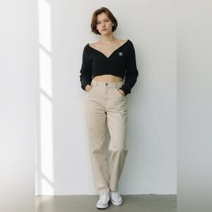 🚨NWT🚨 Adidas Black fuzzy Crop Sweater